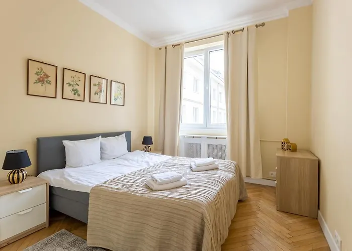 Golden Warsaw- 3 Separate - Location&nowy Swiat