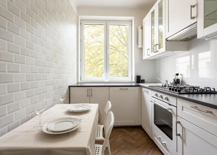 Golden Warsaw- 3 Separate - Location&nowy Swiat وارسو